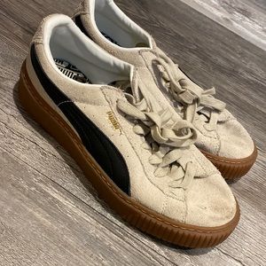 Woman’s puma suede sneakers